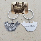 Keychain with cat design and 'Luna & Daisy' engraving on a textured beige background