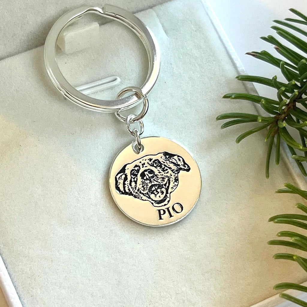 Personalized Pet Keychain – Engraved Portrait, Memorial Gift for Dog or Cat Lovers